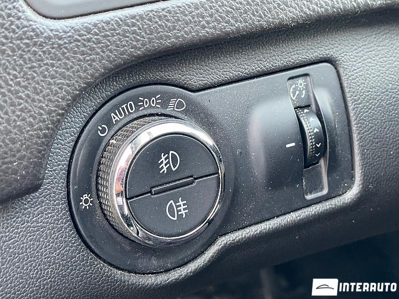 Opel Insignia 18 automobil-interauto