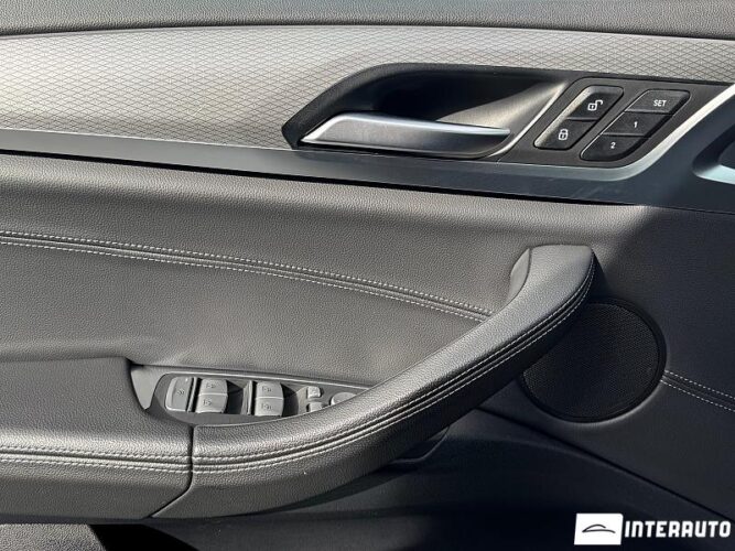 BMW X3 2.0D 50 interauto-car