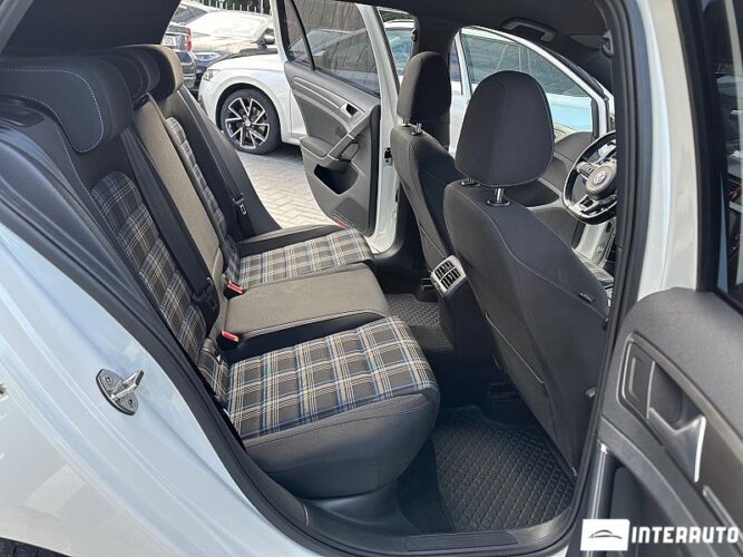 Volkswagen Golf GTE 42 interauto-car