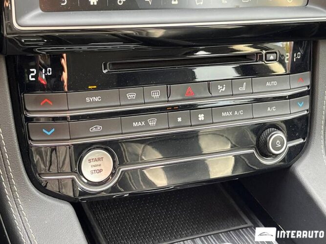 Jaguar F-Pace 50 interauto-car