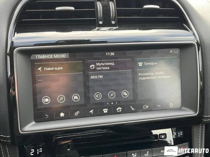 Jaguar F-Pace 46 interauto-car