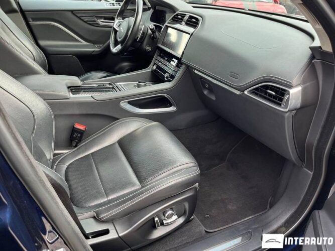 Jaguar F-Pace 43 interauto-car