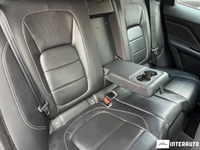 Jaguar F-Pace 57 interauto-car