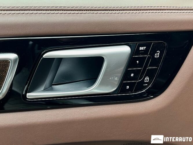 Porsche Cayenne E-Hybrid 48 interauto-car