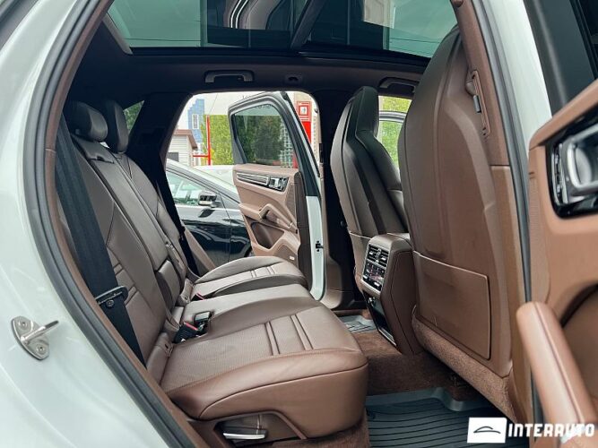 Porsche Cayenne E-Hybrid 61 interauto-car