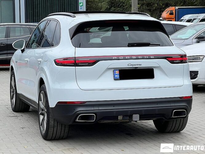 Porsche Cayenne E-Hybrid 42 interauto-car