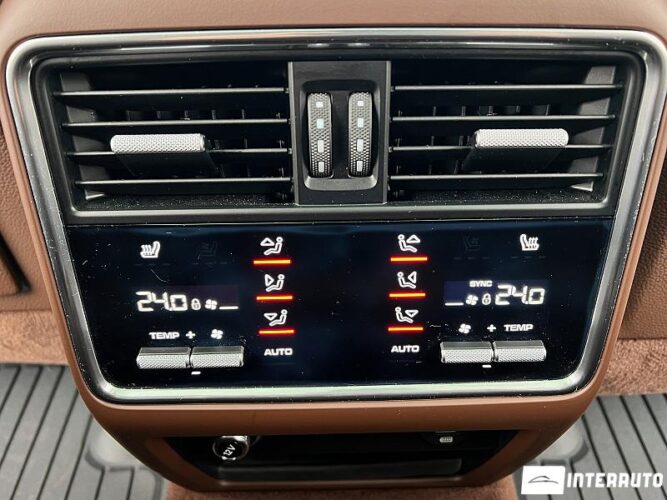 Porsche Cayenne E-Hybrid 62 interauto-car