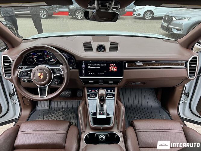 Porsche Cayenne E-Hybrid 52 interauto-car