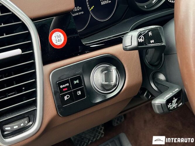 Porsche Cayenne E-Hybrid 51 interauto-car