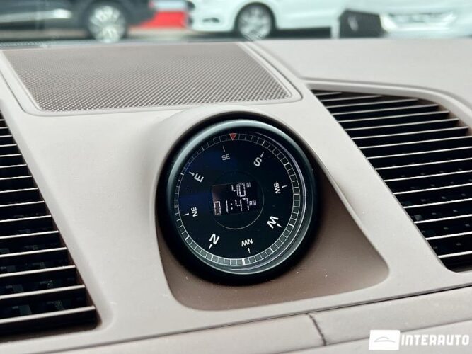 Porsche Cayenne E-Hybrid 56 interauto-car