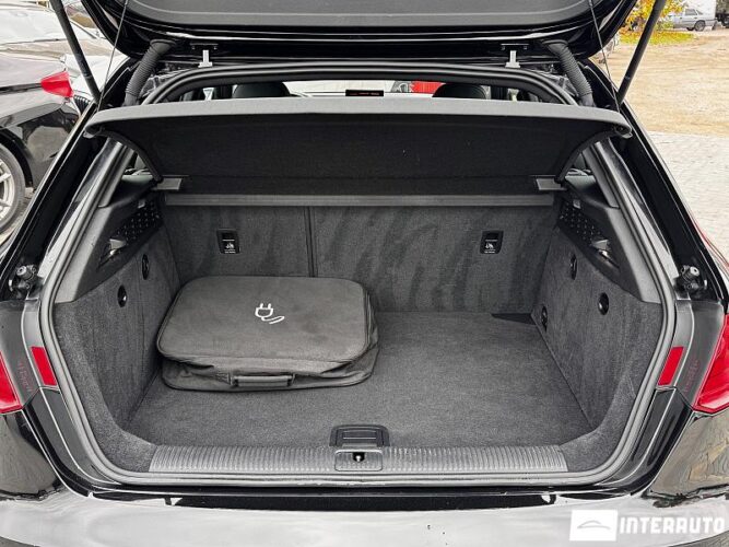 Audi A3 E-tron 41 interauto-car