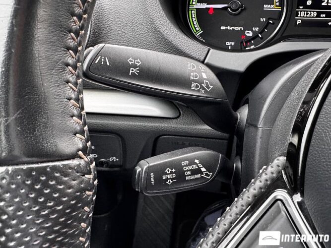 Audi A3 E-tron 43 interauto-car
