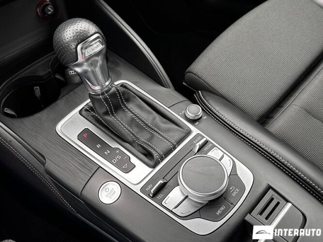Audi A3 E-tron 37 interauto-car