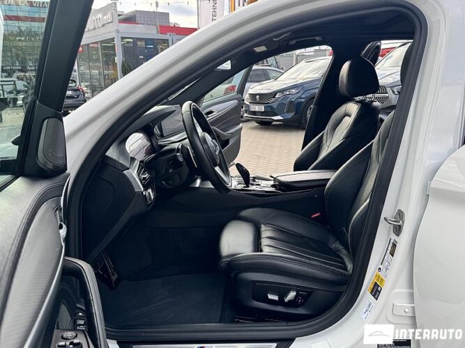 BMW 530e 42 interauto-car