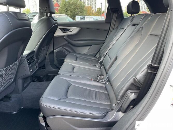 Audi Q7 50 interauto-car