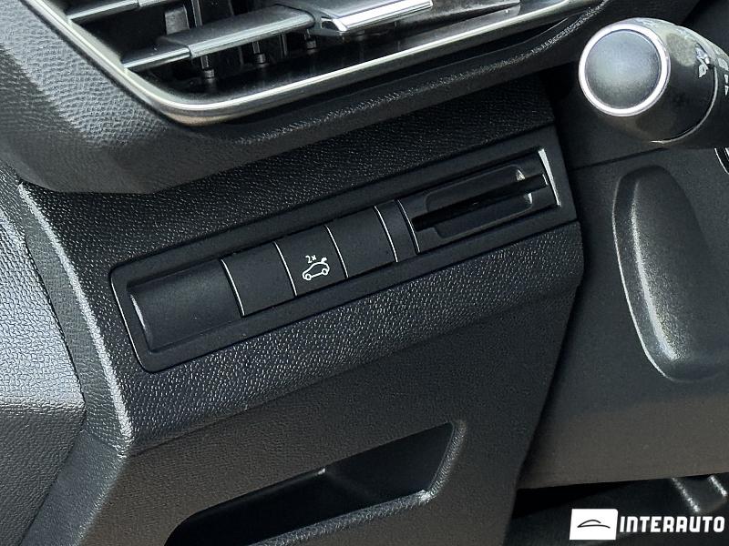 Peugeot 3008 22 automobil-interauto
