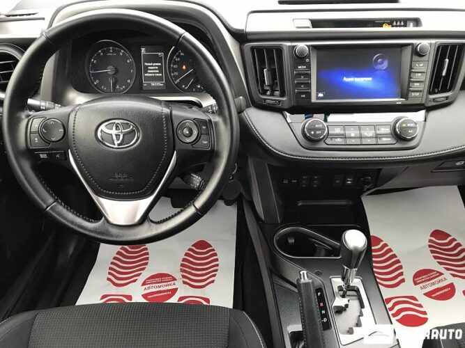 Toyota Rav-4 25 interauto-car