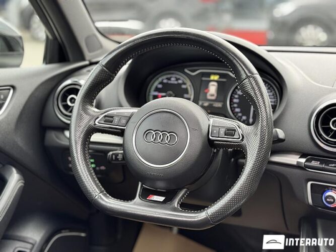 Audi A3 E-tron 43 interauto-car