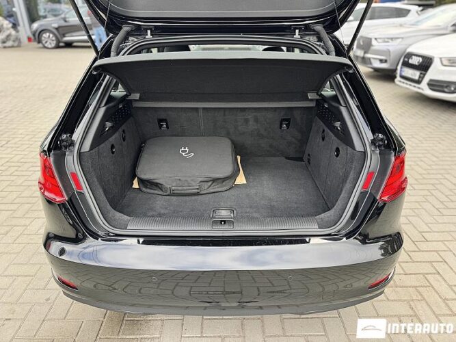 Audi A3 E-tron 36 interauto-car