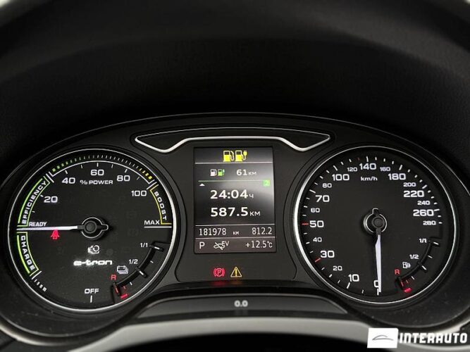 Audi A3 E-tron 44 interauto-car