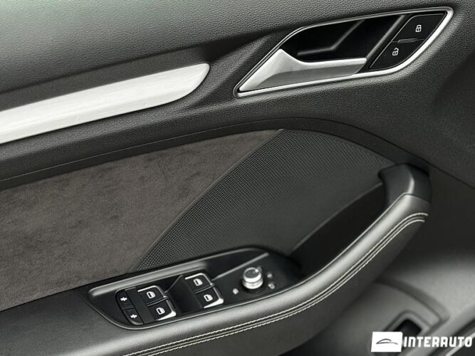 Audi A3 E-tron 38 interauto-car