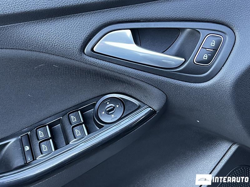 Ford Focus 26 automobil-interauto