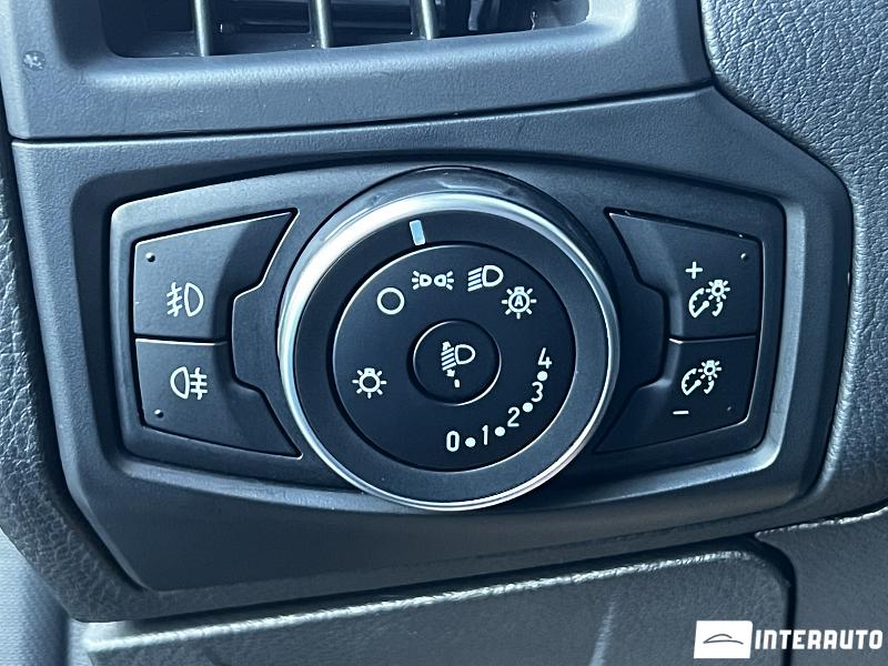 Ford Focus 25 automobil-interauto