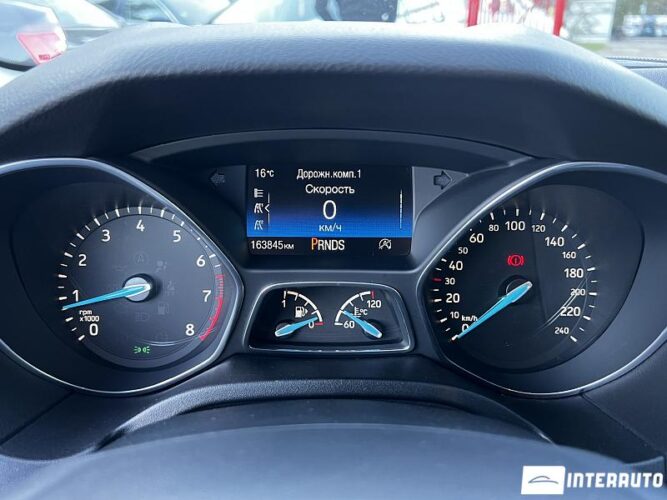 Ford Focus 37 interauto-car
