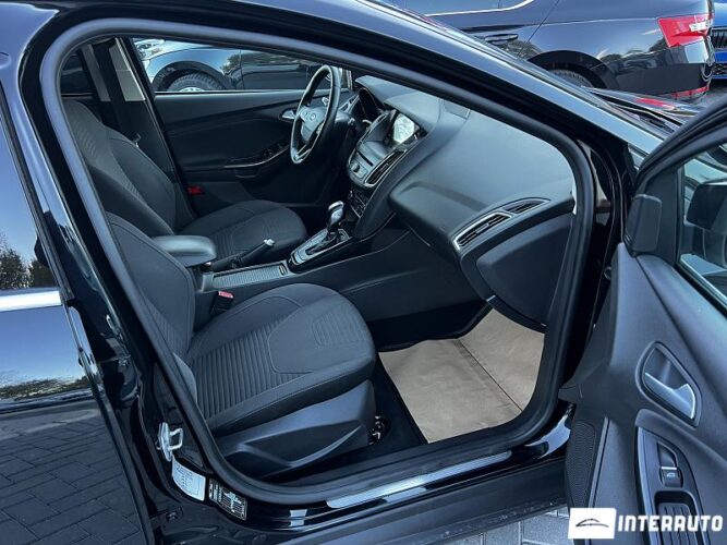 Ford Focus 41 interauto-car
