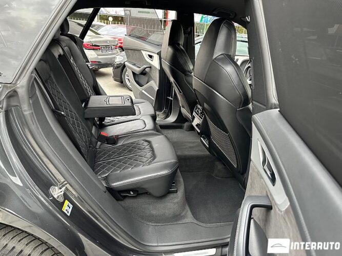 Audi Q8 46 interauto-car