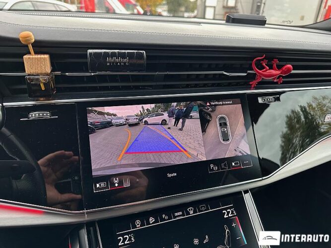 Audi Q8 54 interauto-car