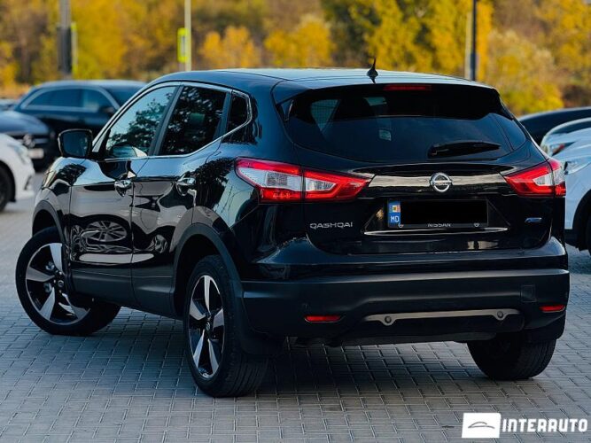 Nissan Qashqai 32 interauto-car