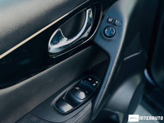 Nissan Qashqai 44 interauto-car
