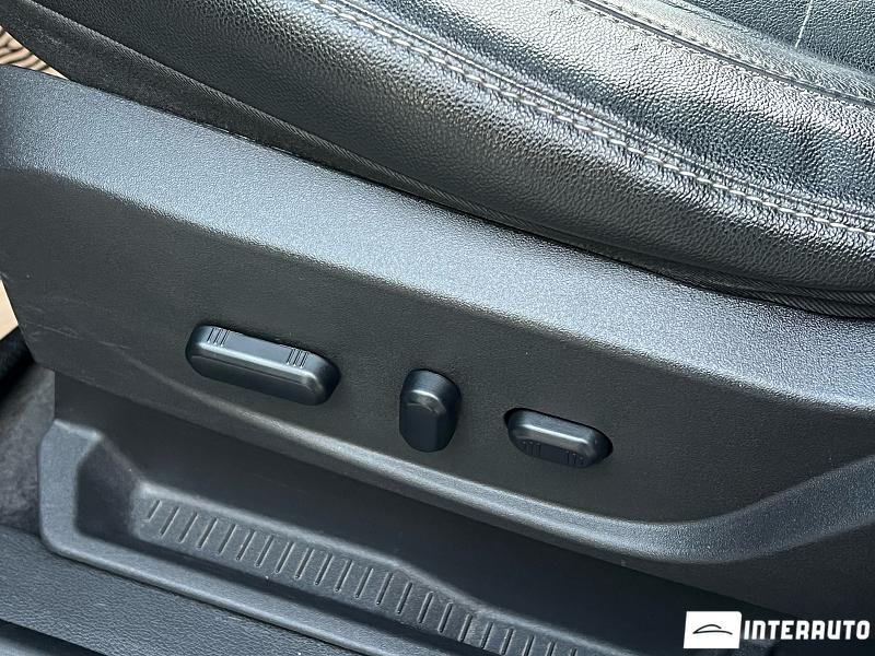 Ford C-MAX 18 automobil-interauto