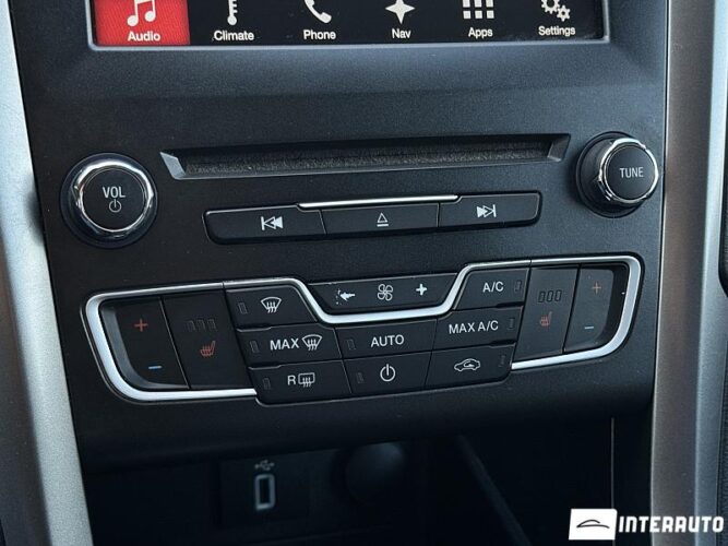 Ford Fusion 44 interauto-car