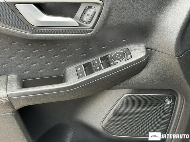 Ford Kuga 39 interauto-car