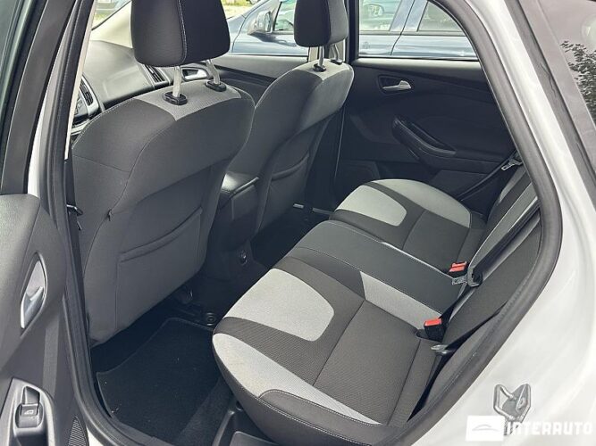 Ford Focus 39 interauto-car