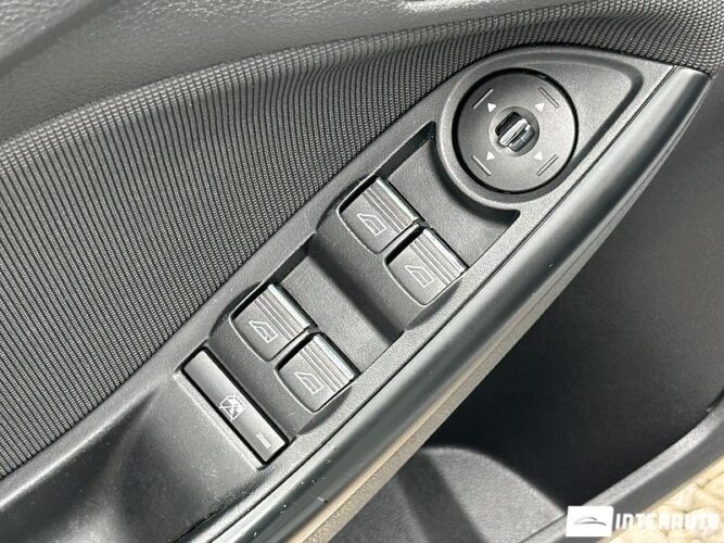 Ford Focus 43 interauto-car