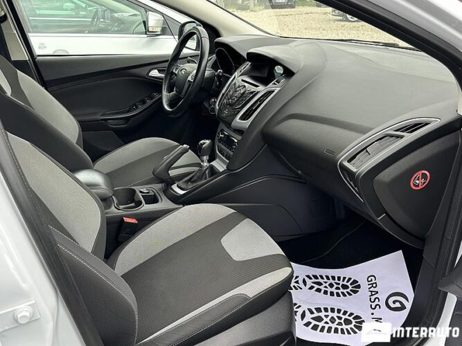Ford Focus 41 interauto-car