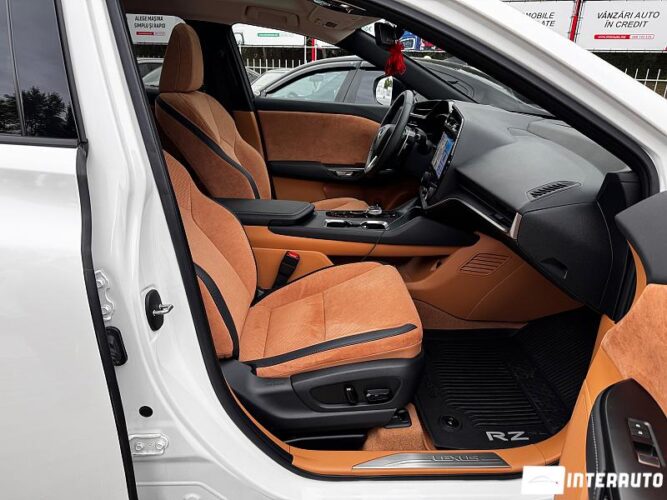Lexus RZ 450e 40 interauto-car