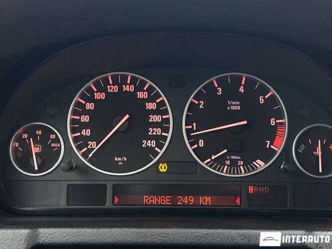 BMW X5 3.0i 40 interauto-car