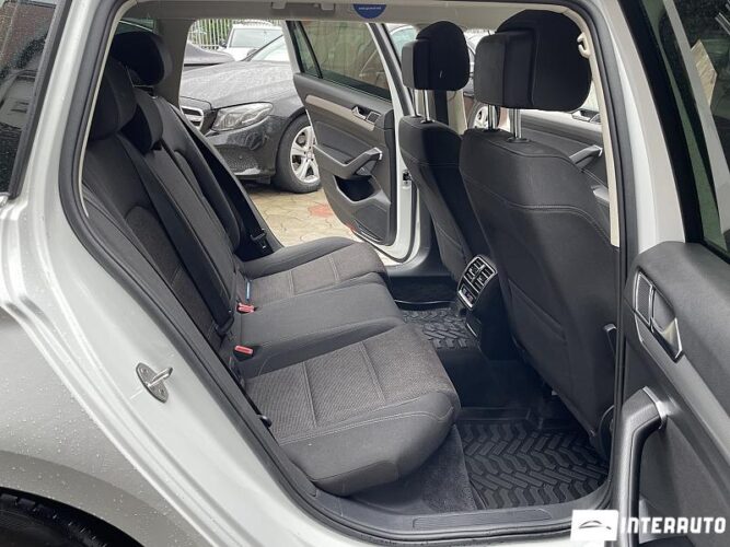 Volkswagen Passat 47 interauto-car