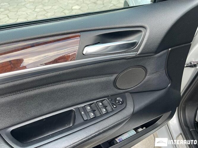 BMW X5 3.0i 46 interauto-car