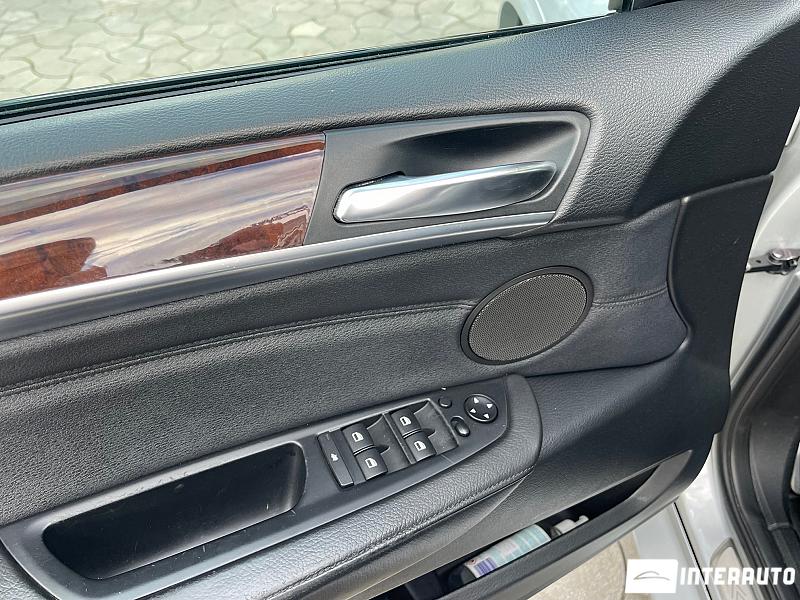 BMW X5 3.0i 25 automobil-interauto