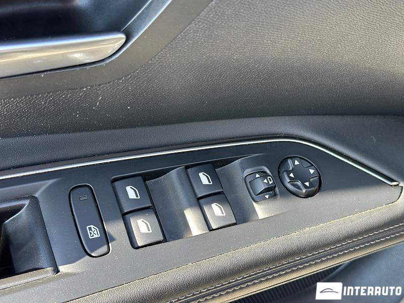 Peugeot 5008 24 automobil-interauto
