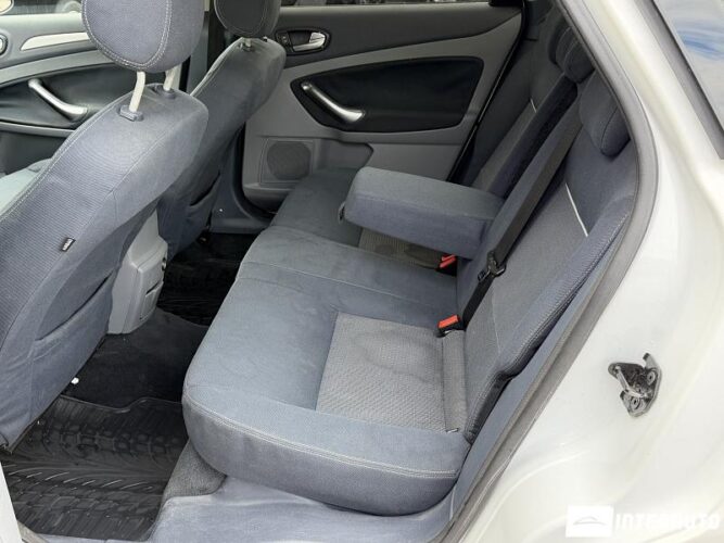 Ford Mondeo 43 interauto-car