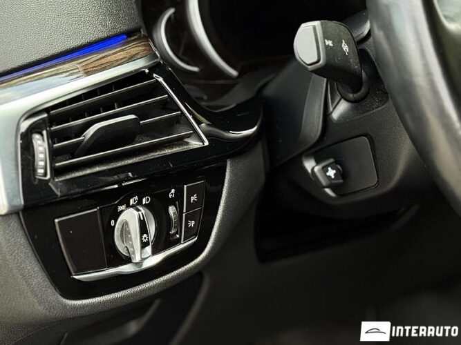 BMW 530e 43 interauto-car