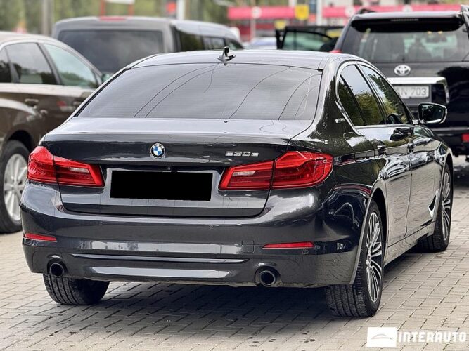 BMW 530e 33 interauto-car