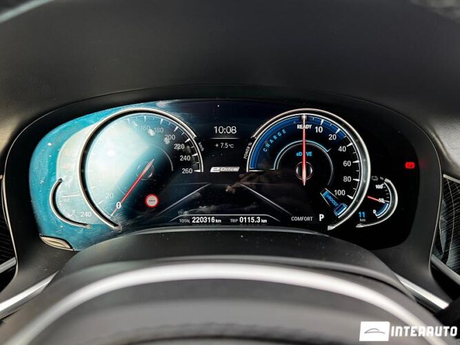 BMW 740e 43 interauto-car