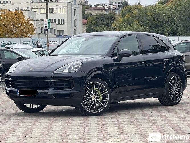 Porsche Cayenne E-Hybrid 35 interauto-car